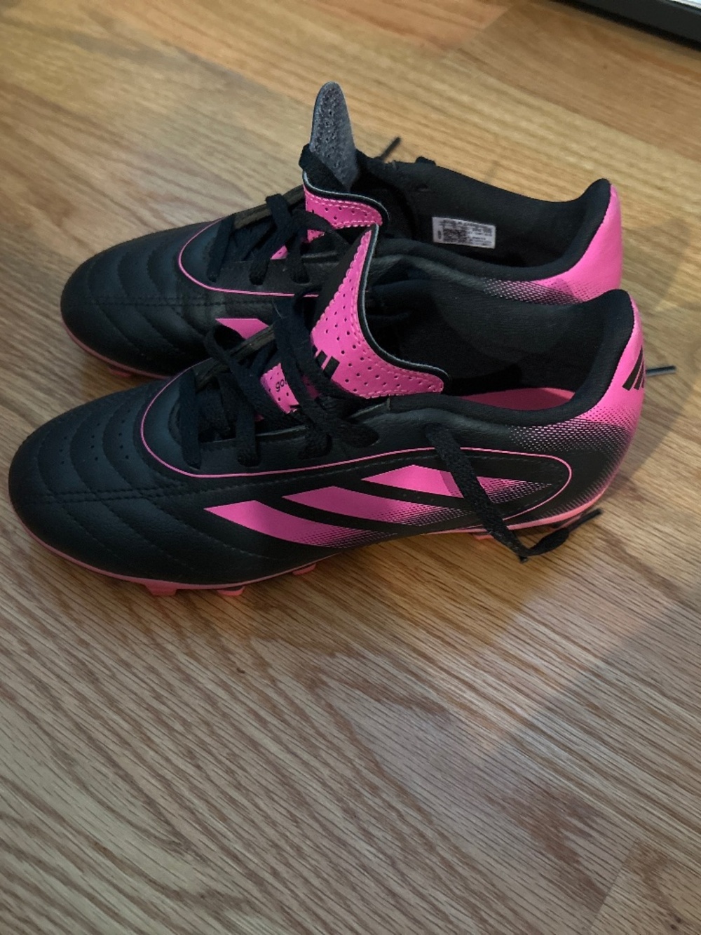 Adidas goletto soccer shoes size 2